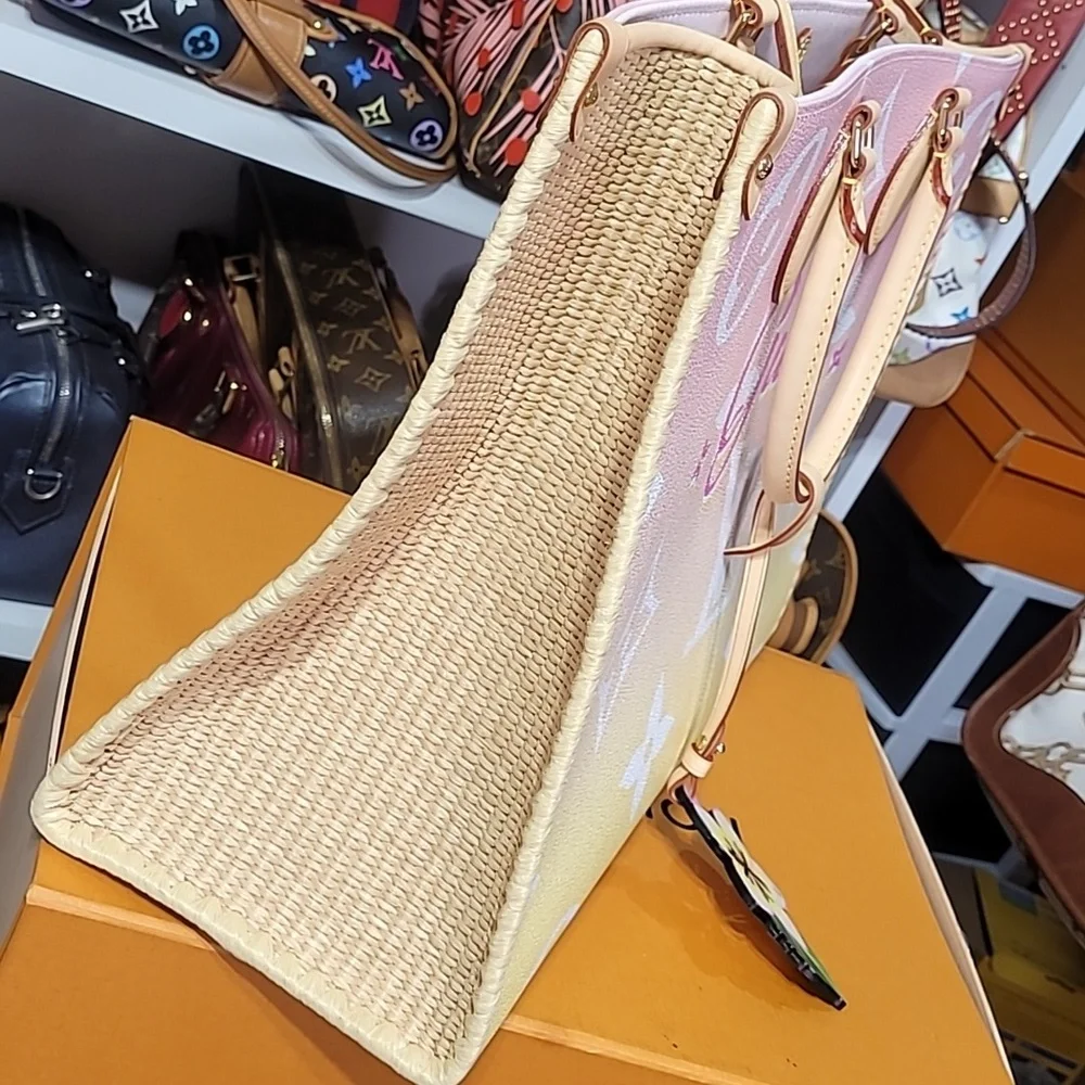 Louis Vuitton Onthego GM GUAM  Special  Edition  Collection New - Picture 4 of 16